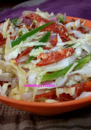 Une photo de Salade  de  CHOU BLANC au CHORIZO