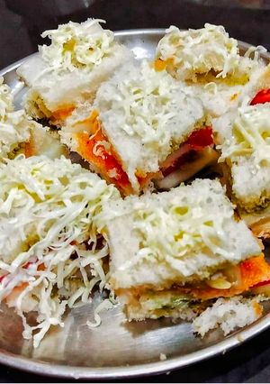 A picture of Tomato Cucumber Cheesy Sandwich.