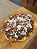 Spiced Beef Flatbread Pizza with Za’atar Lemon Yoghurt 😋