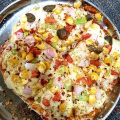 A picture of Deluxe veggi pizza.
