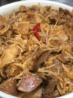 雙菇牛肉片燒芋頭 的食譜成品照片