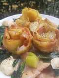 ราดหน้าเกี๊ยวทอด ใบไชยา Crispy Wonton Rose with Gravy Sauce
