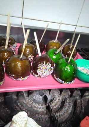 Una foto de Manzanas acarameladas con grageas