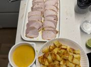 Una foto de filetes de lomo en salsa