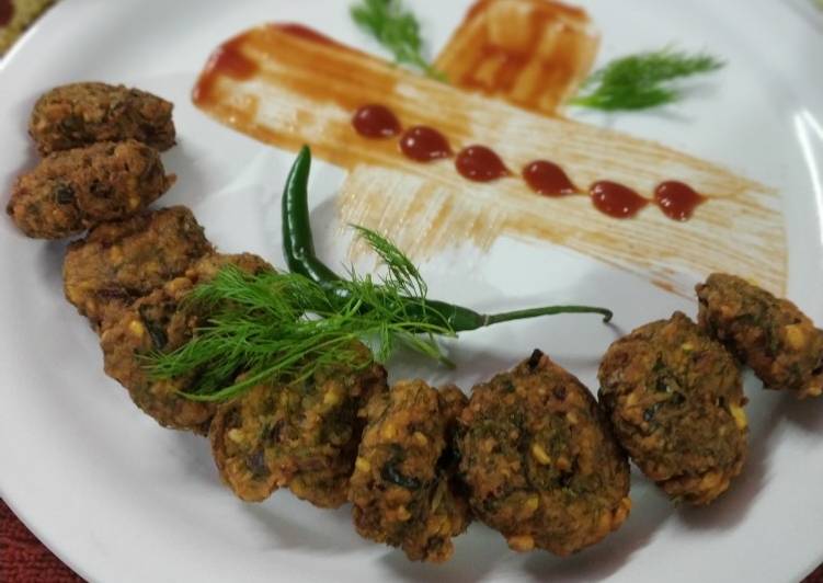 Simple Way to Prepare Ultimate Palak moong dal fritters
