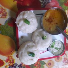 A picture of Idli sambhar.