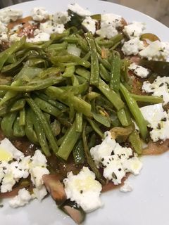 Una foto de Ensalada templada de judías con tomate