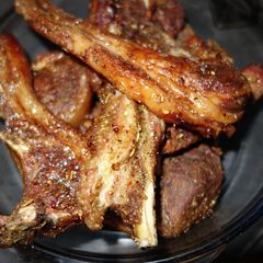 A picture of Roast lamb chops.