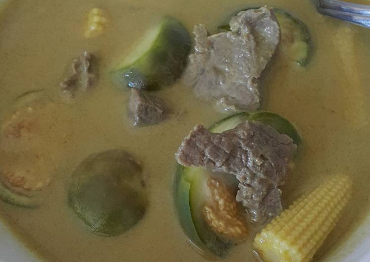 Green curry beef