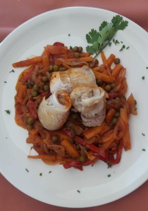 Una foto de Rollito de merluza con ensalada 😃