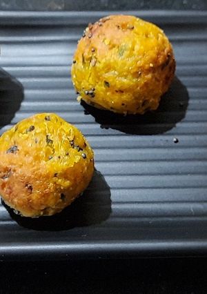 કારેલા ના મૂઠિયાં (Karela Muthia Recipe In Gujarati) રેસીપી મુખ્ય ફોટો