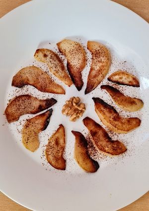Una foto de Pera templada con canela sin azúcar añadido 🍐Postrecito rápido, saludable y sencillo 🍐