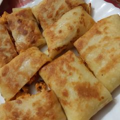 A picture of Chicken crepes.