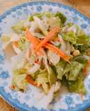 Salad gà chua ngọt kiểu riêng của Loan