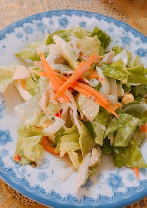 Hình của món Salad gà chua ngọt kiểu riêng của Loan.