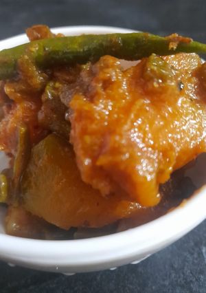 আলু বিন্স কুমড়োর তরকারি (aloo beans kumror tarkari recipe in Bengali) রেসিপির প্রধান ছবি