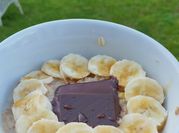 Una foto di porridge banana