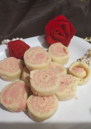 A picture of Instant sweet  strawberry roll.
