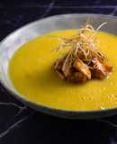 🥣🐟Vichysoisse a la cúrcuma con salmón y crujiente de puerro🐟🥣