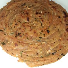 A picture of Garlic masala lachha paratha.
