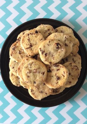 A picture of Cranberry Shortbread Cookies.