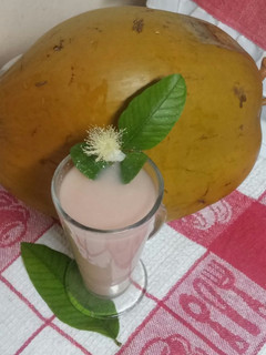 Una foto de Jugo de guayaba y coco