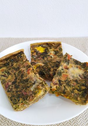 Una foto de Tarta de hojas de remolacha y atún