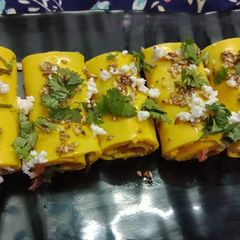 A picture of Stuffed khandvi.