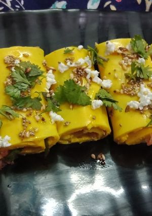 A picture of Stuffed khandvi.