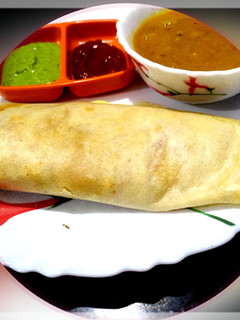 ઇન્સ્ટન્ટ રવા ઢોસા (Instant Rava Dosa Recipe In Gujarati) રેસીપી મુખ્ય ફોટો
