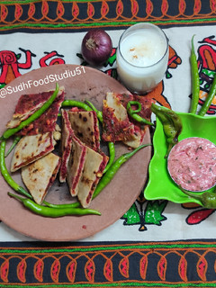 જુવારચોખાના ભરેલા રોટલા (Sorghum Rice Flour Stuffed Rotla Recipe In Gujarati) રેસીપી મુખ્ય ફોટો