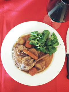 Una foto de Guiso de pollo al tinto