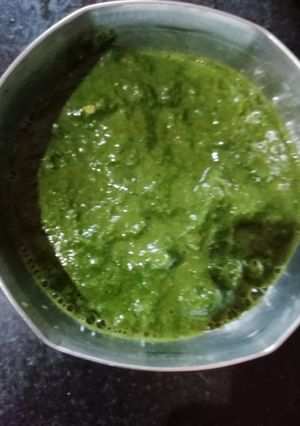 A picture of Coriander chutney.
