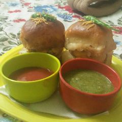 A picture of Vada pav.