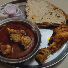 A picture of Hyderabadi Chicken thali.