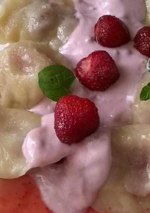 Zdjęcie przepisu Pierogi z truskawkami.