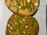Una foto de galletas de pistacho