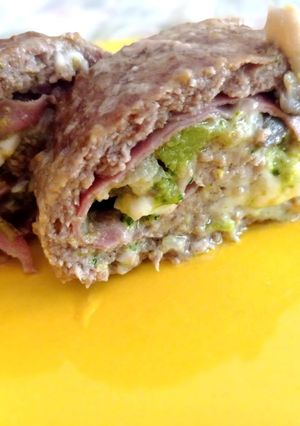 Foto di Polpettone con funghi, broccoli e mortadella