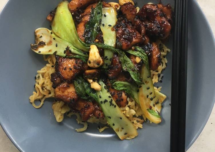 Simple Way to Make Ultimate Cashew chicken with egg fried noodles
