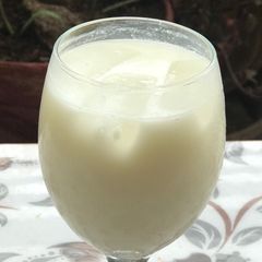A picture of Meethi lassi.