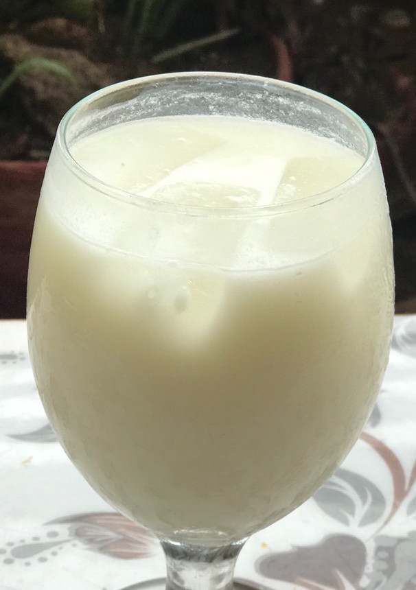 A picture of Meethi lassi.
