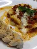 Pasticho y focaccia con nuez
