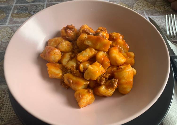 Step-by-Step Guide to Prepare Favorite Gnocchi al ragù