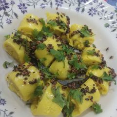 A picture of Khandvi.