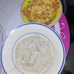 A picture of Quaker oats meal with fried.