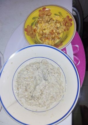 A picture of Quaker oats meal with fried.