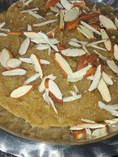 ઘઉં ના લોટ નો શીરો (Wheat Flour Sheera Recipe In Gujarati) રેસીપી મુખ્ય ફોટો