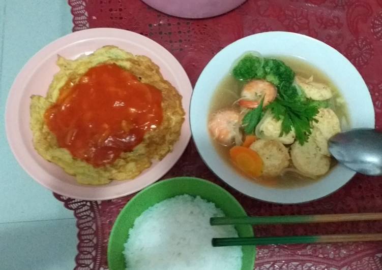 Sapo tahu seafood + omelet telur saus pedas