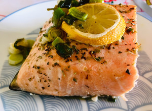 Una foto de Salmón al horno con un toque de limón!