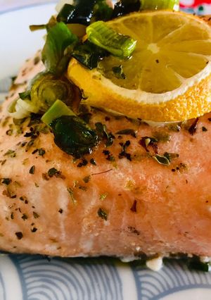 Una foto de Salmón al horno con un toque de limón!